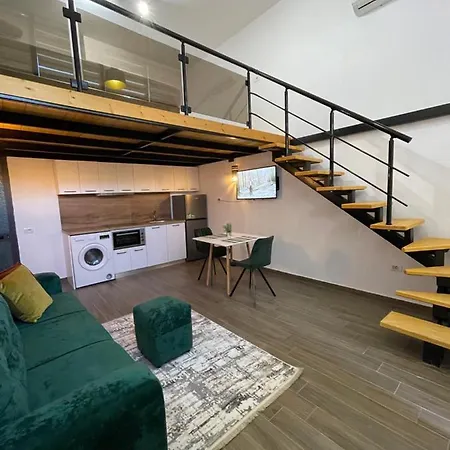 Apartment D&e *